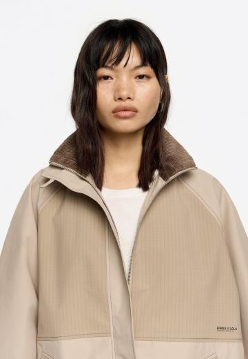 Короткое пальто