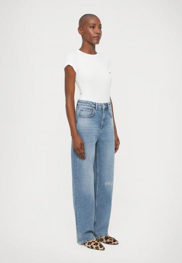 Свободные джинсы