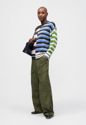 Пуловер в полоску