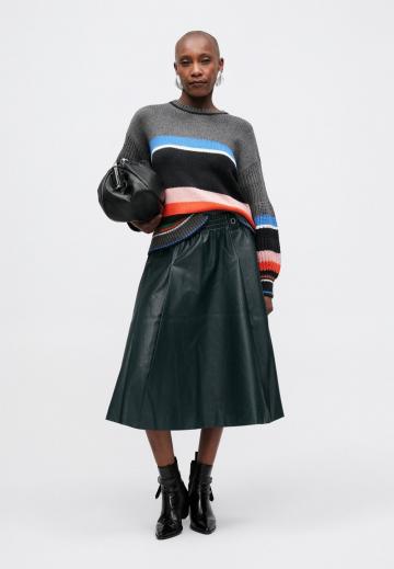 Пуловер в полоску