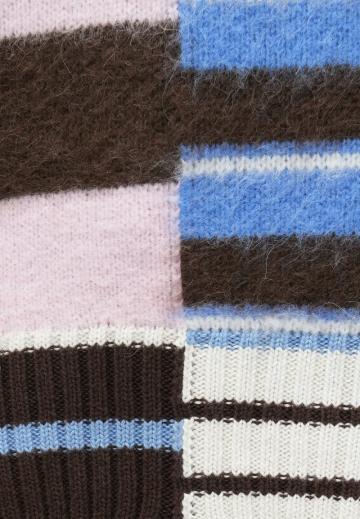 Пуловер в полоску