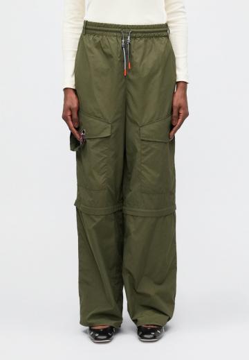 Брюки с накладными карманами