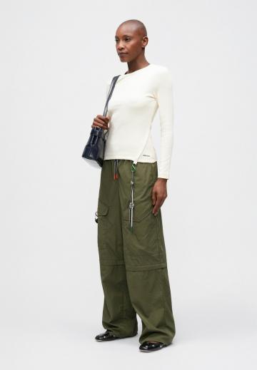 Брюки с накладными карманами