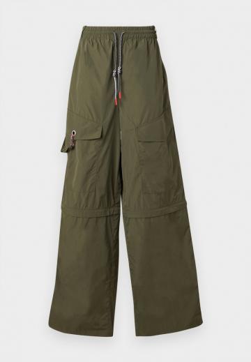 Брюки с накладными карманами