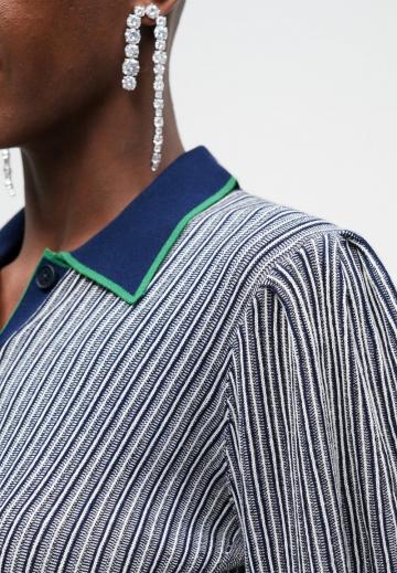 Пуловер в полоску