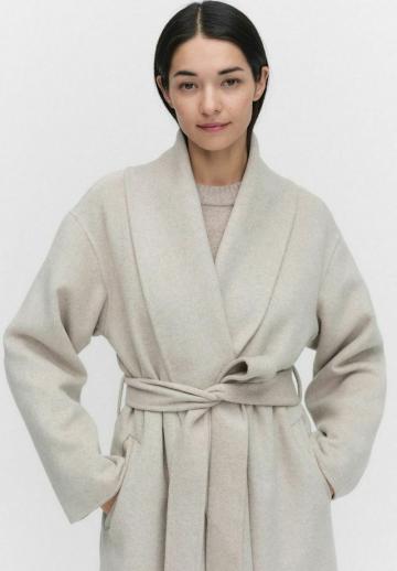 Шерстяное пальто