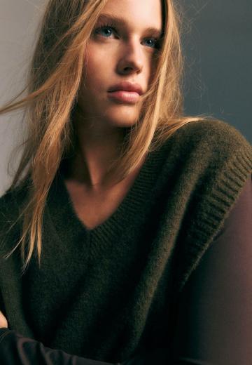 Пуловер без рукавов