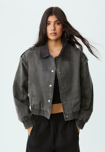 Куртка с накладнымит карманами