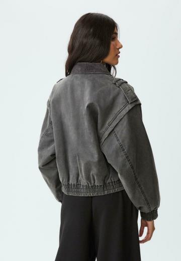 Куртка с накладнымит карманами