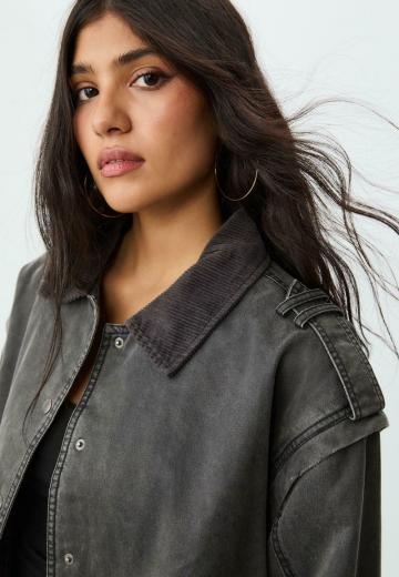 Куртка с накладнымит карманами