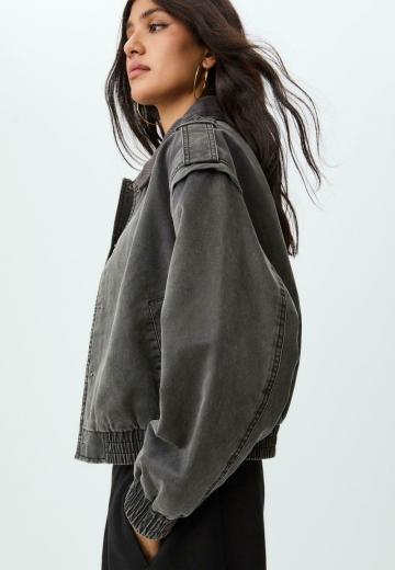 Куртка с накладнымит карманами