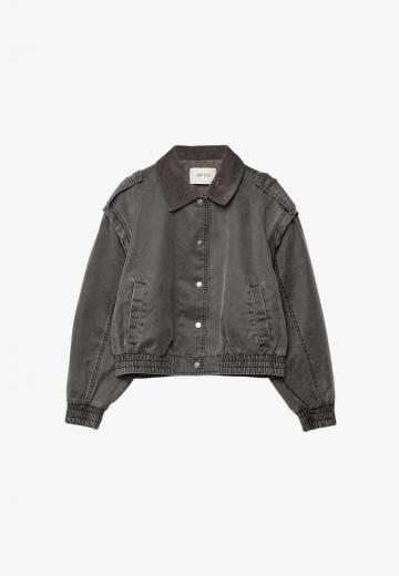 Куртка с накладнымит карманами