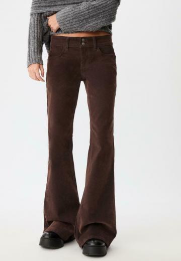 Клешеные джинсы