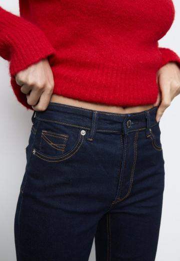 Клешеные джинсы