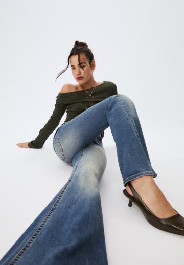 Клешеные джинсы
