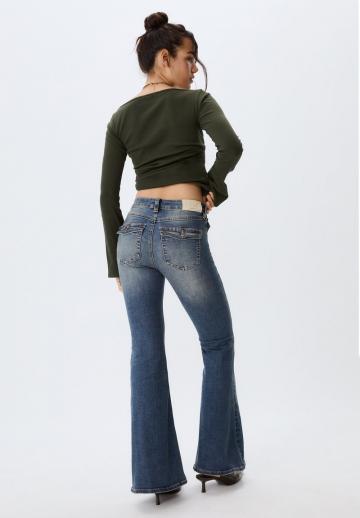 Клешеные джинсы