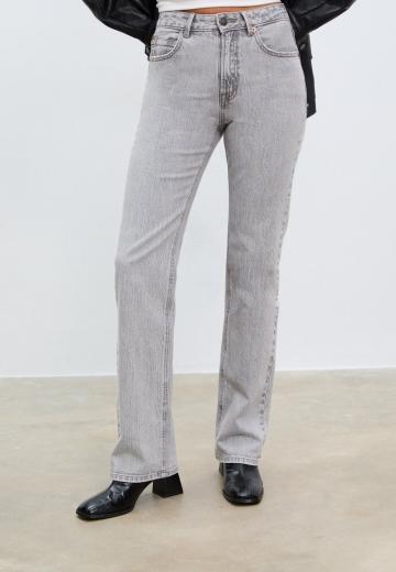 Прямые джинсы