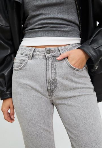 Прямые джинсы