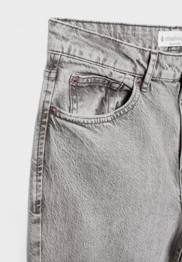 Прямые джинсы