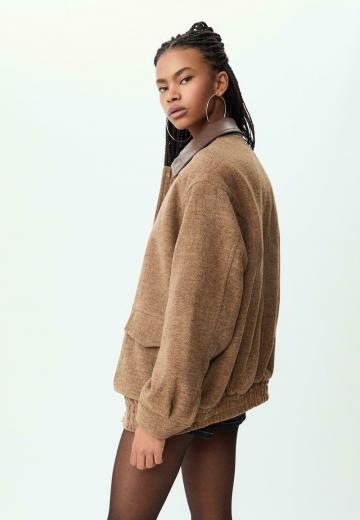 Куртка с накладнымит карманами