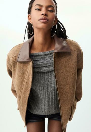 Куртка с накладнымит карманами