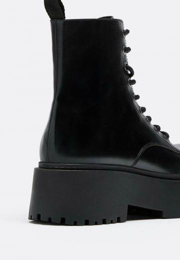 Ботинки на шнуровке