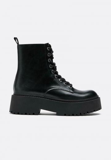 Ботинки на шнуровке