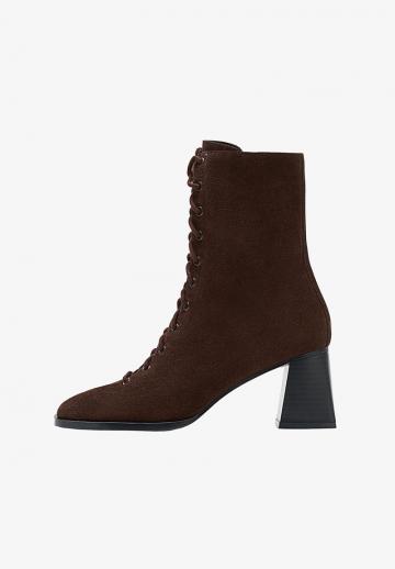 Ботинки на шнуровке