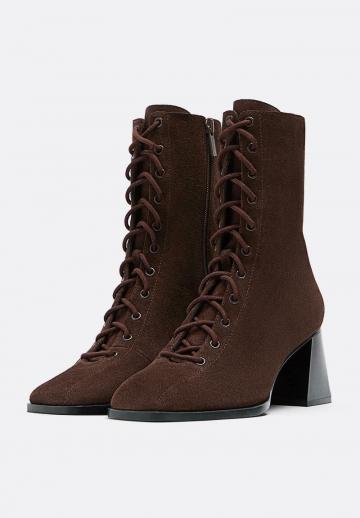 Ботинки на шнуровке