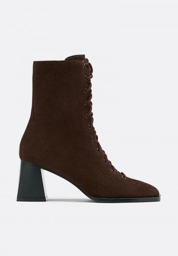 Ботинки на шнуровке