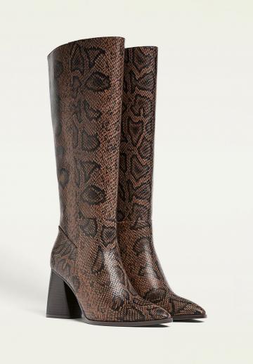 Высокие сапоги