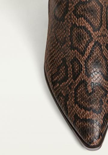 Высокие сапоги