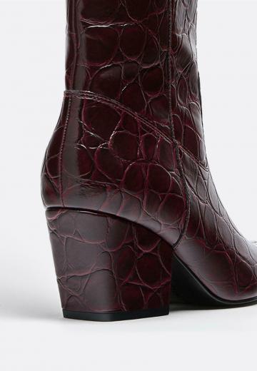 Высокие сапоги