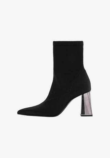 Высокие сапоги