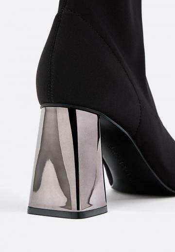 Высокие сапоги