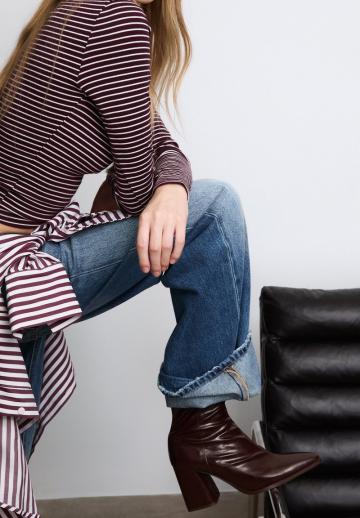 Полусапожки на высоком каблуке