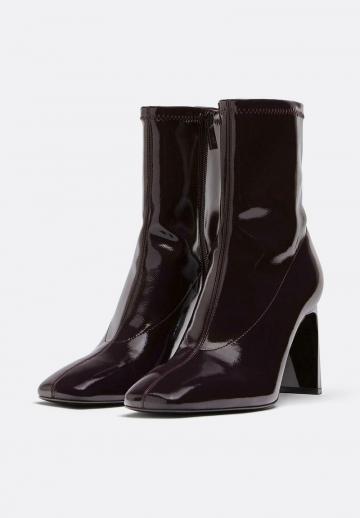 Полусапожки на высоком каблуке