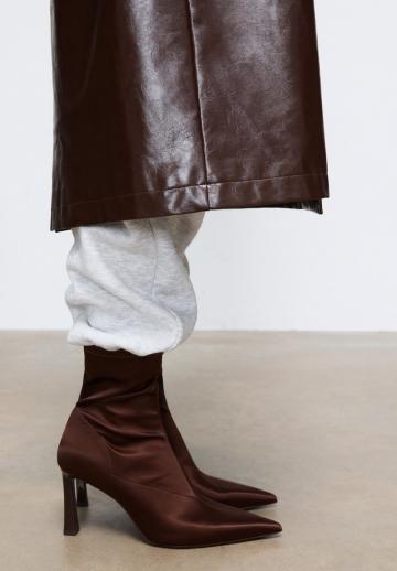 Высокие сапоги