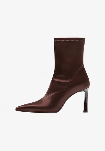 Высокие сапоги