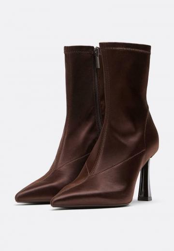 Высокие сапоги