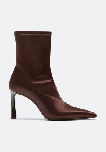 Высокие сапоги