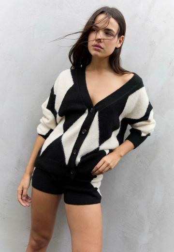 Жаккардовая вязаная кофта