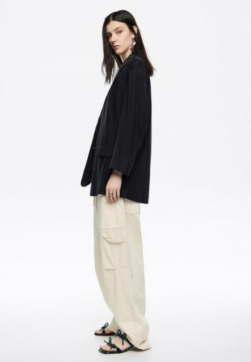 Блейзер с накладными карманами