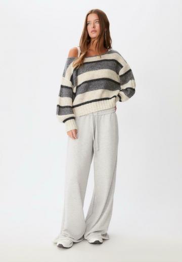Пуловер в полоску
