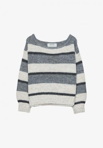 Пуловер в полоску