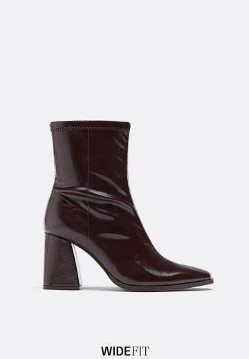 Высокие сапоги