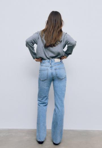Прямые джинсы
