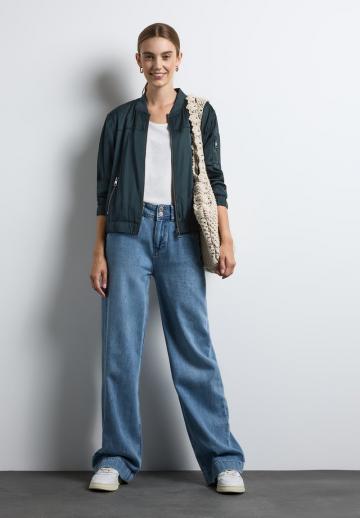 Куртка с накладнымит карманами