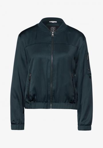 Куртка с накладнымит карманами