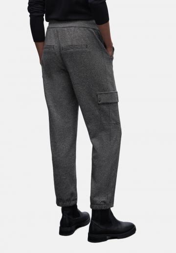 Брюки с накладными карманами